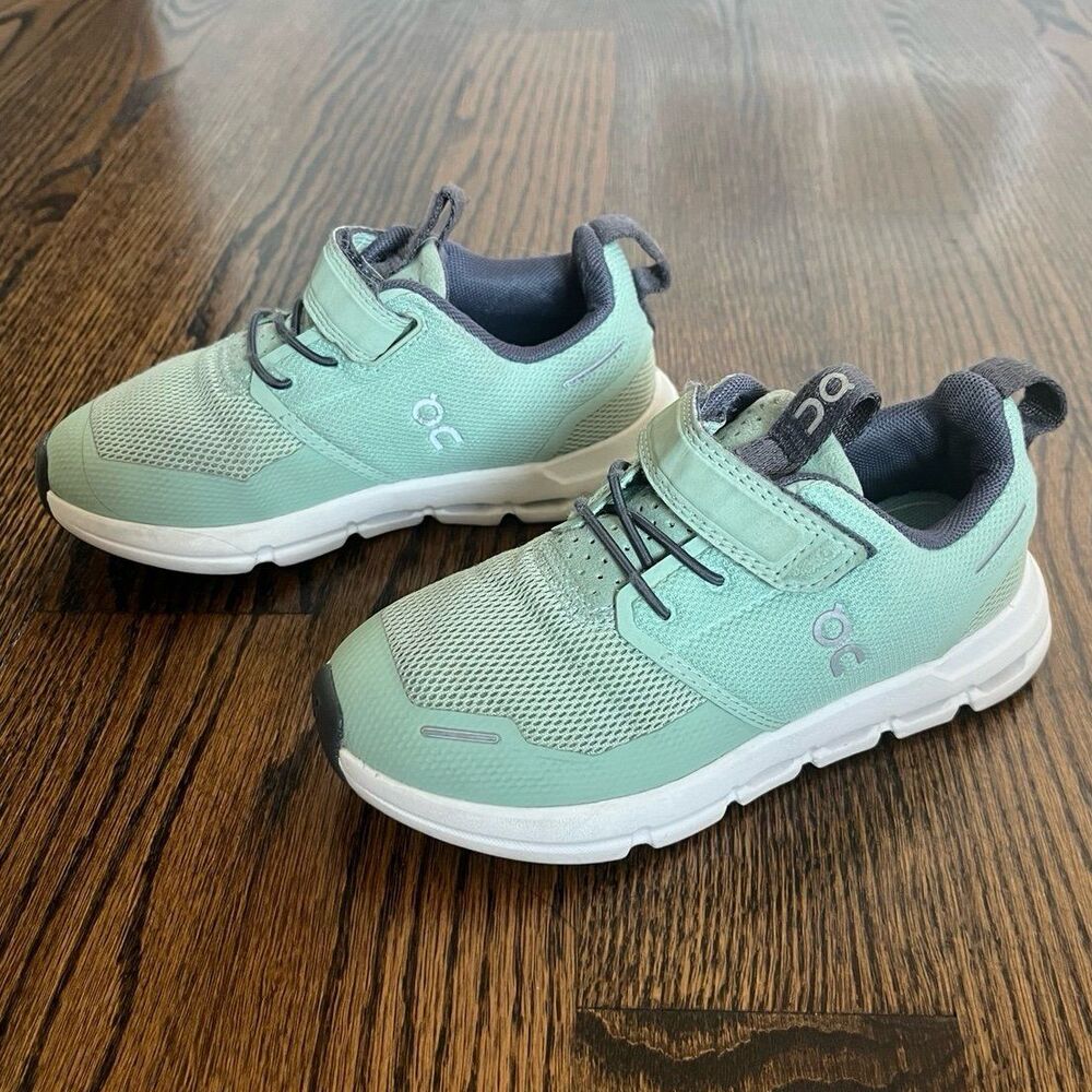 On Running Kids Cloud Play Trainers in Green (US K11)